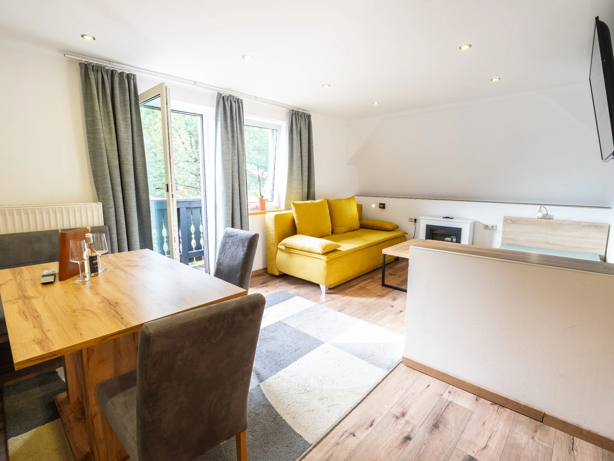 Sommerurlaub mit Hund in Gastein – helles Apartment mit Wohn- und Schlafbereich